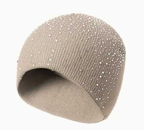 Жіноча зимова шапочка зі стразами