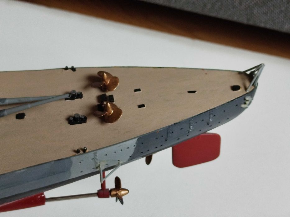 Model Pancernik Bismarck  70 cm  złożony