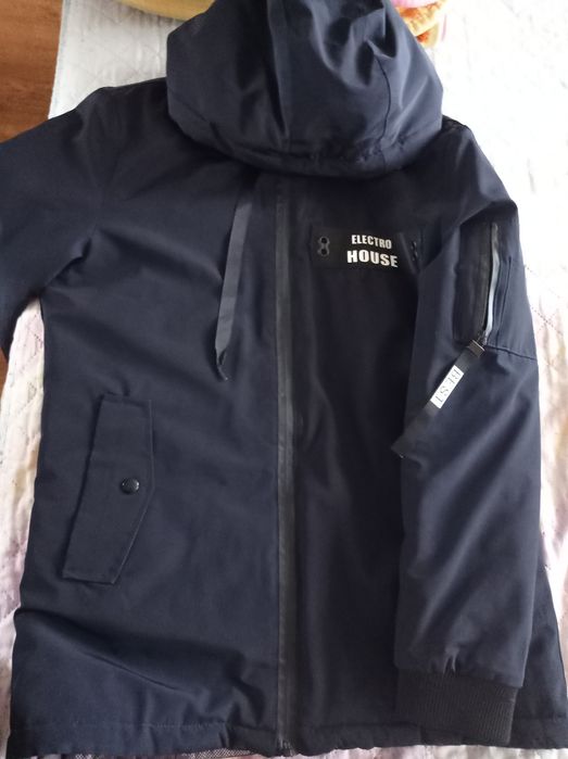 Продам демісезонну чоловічу куртку