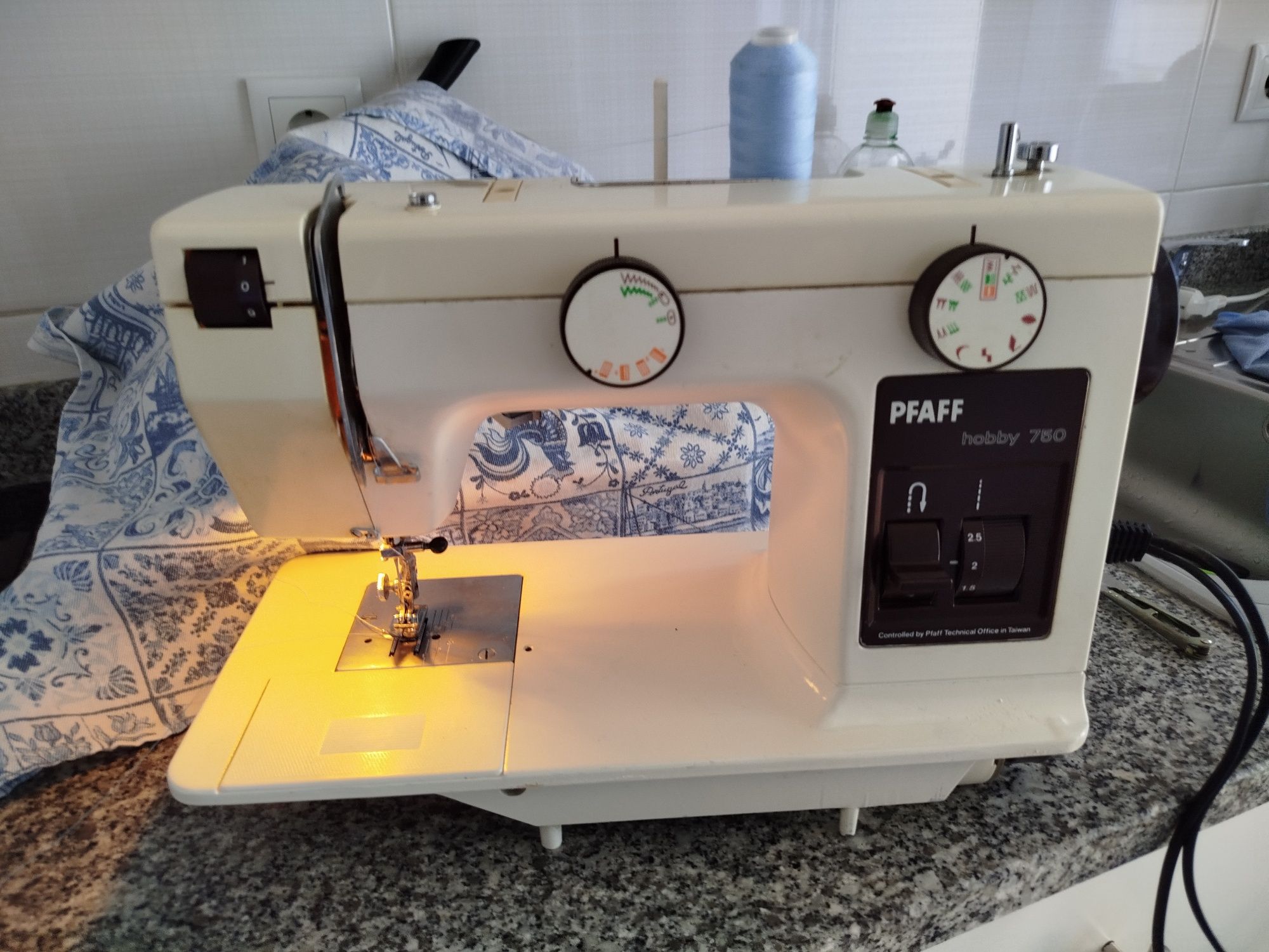 Máquina de costura pfaff 750