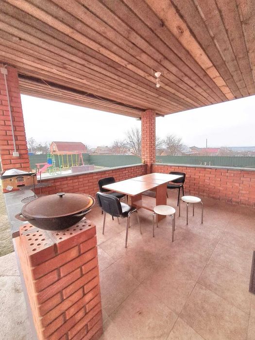 Продам сучасний будинок 350 м2 з меблями та технікою в Підгайцях.