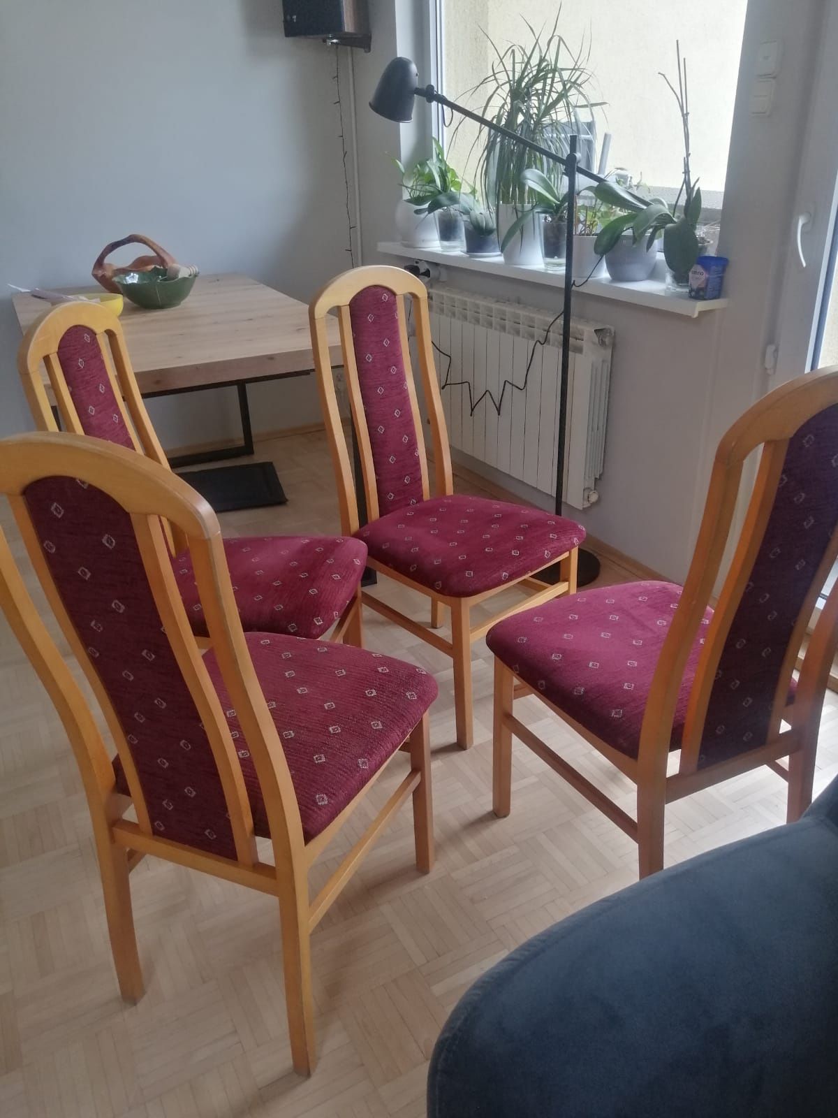4 krzesła bukowe tapicerowane, bordo w drobny wzór