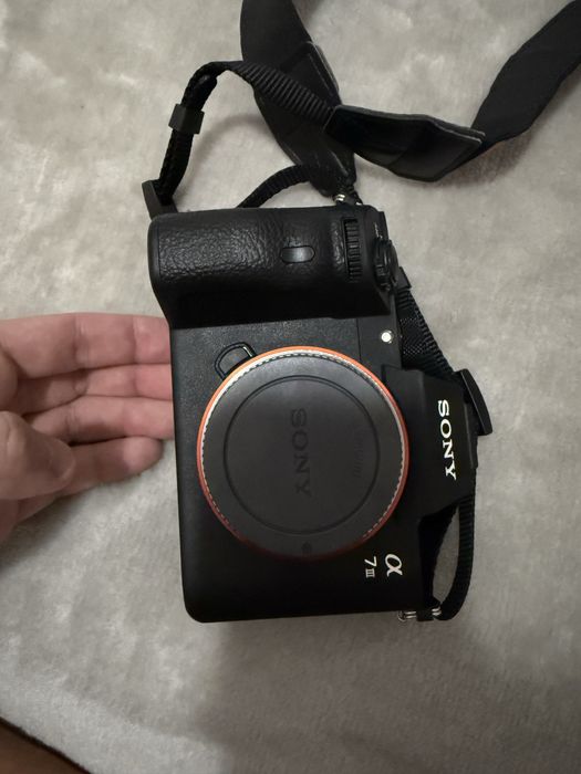 Sony A7III + Objetiva de Kit + Acessórios