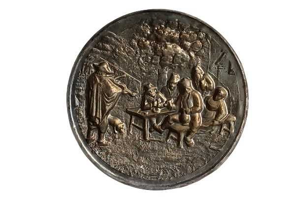 Mała platerowana patera z motywem