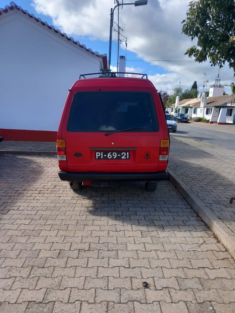 Nissan vanete  1988