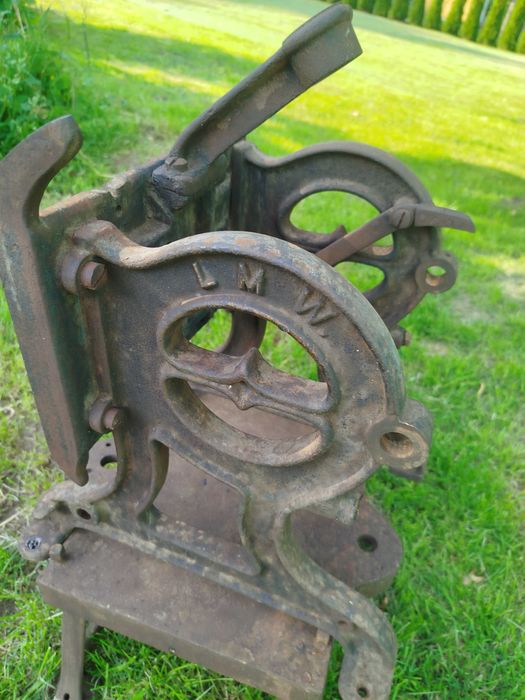 stara zabytkowa zeliwna podstawa do maszyny drukarskiej LMW