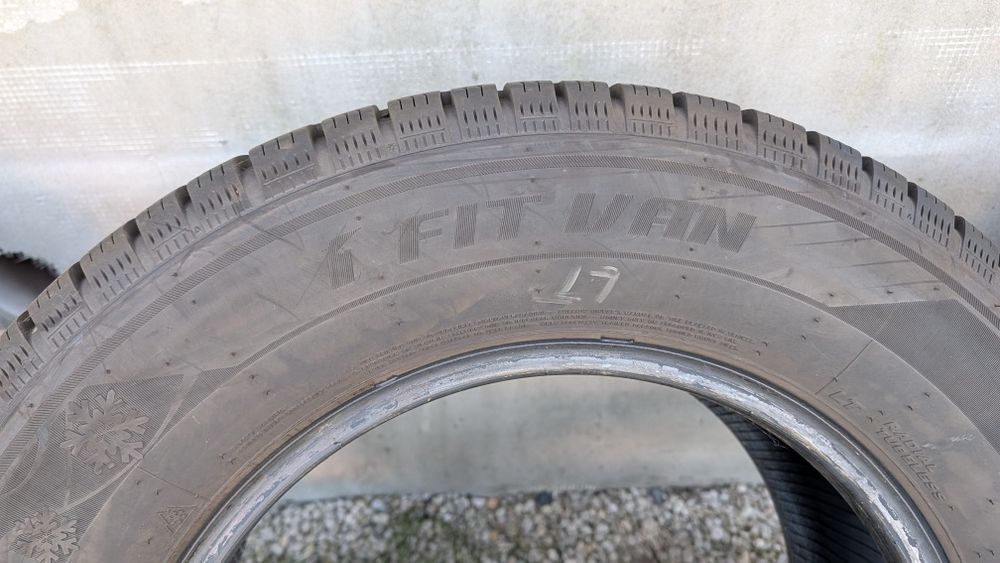 Opony zimowe Laufenn i Fit Van 235/65 R16 DOT 2023.