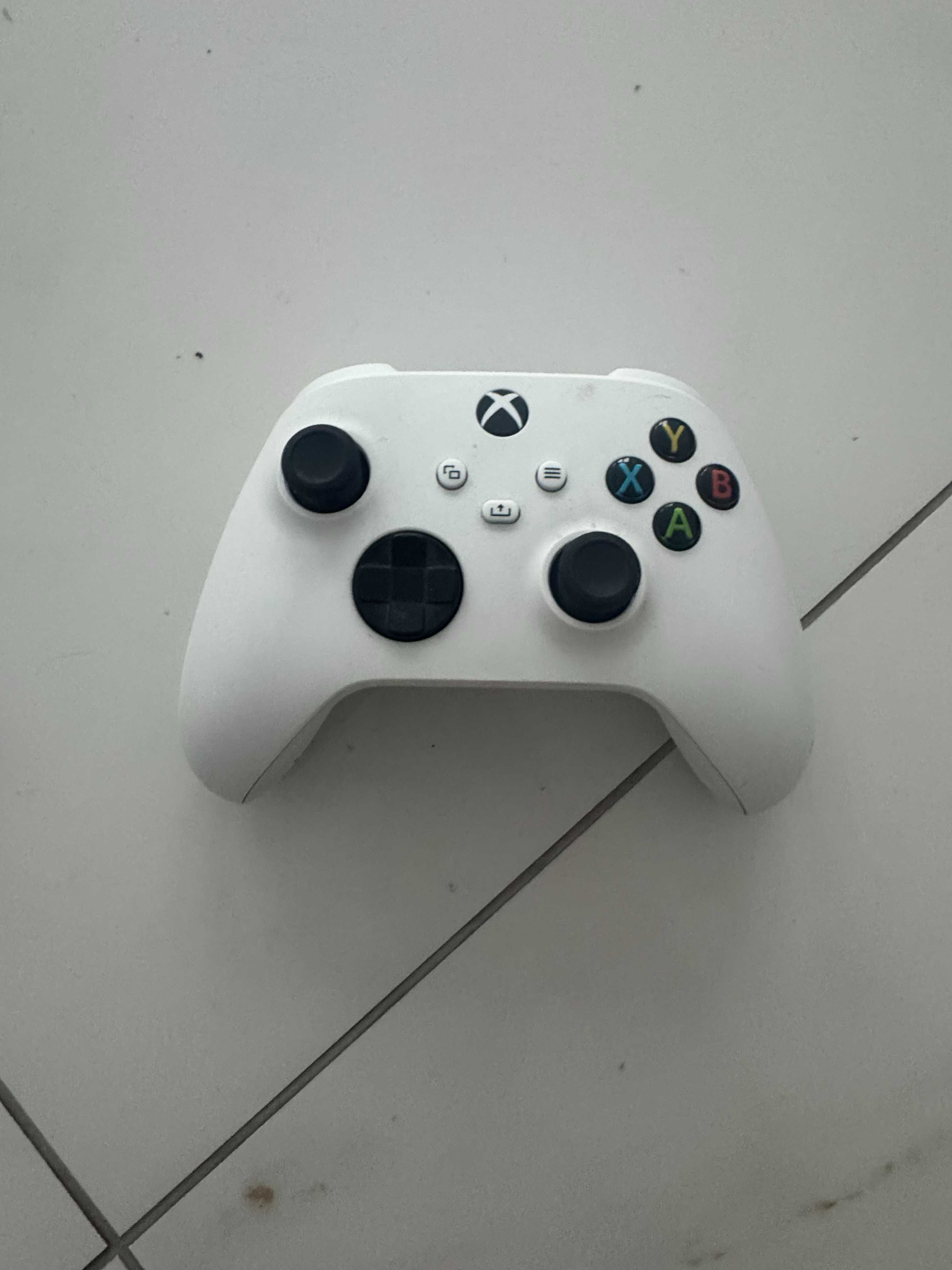 Xbox Series X 1TB + jeden pad + ładowarka do padów  dodatkowy dysk 1TB