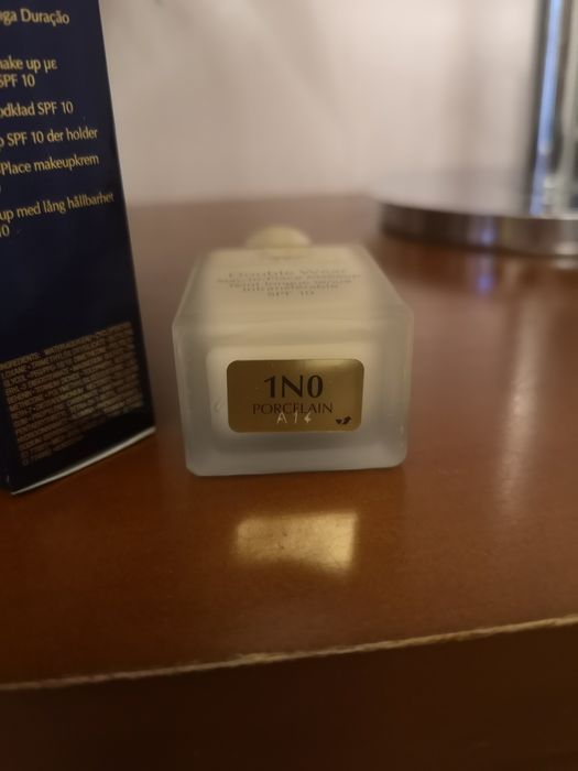 Estee Lauder Double Wear 1N0