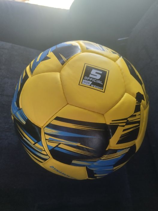 Шкіряний новий м'яч