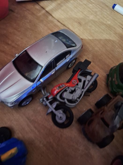 Sprzedam mix autek i małych figurek