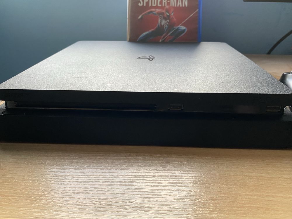 PlayStation 4 1TB pamięci