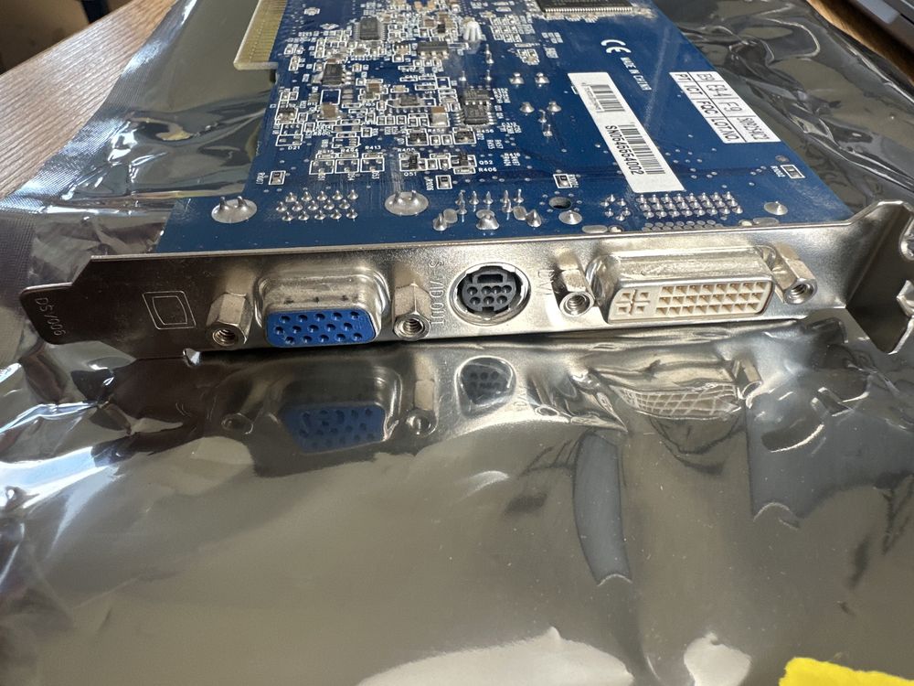 ATI RadeonTM 9550 VPU GV-R955128D retro