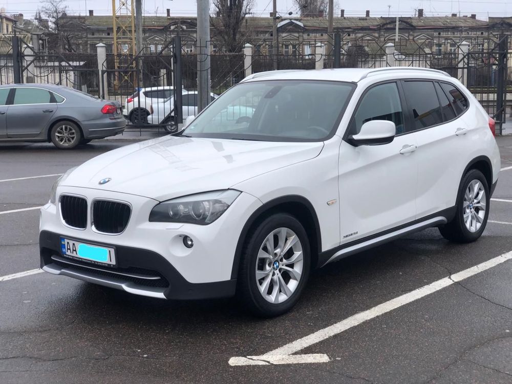 Продам автомобиль BMW X1