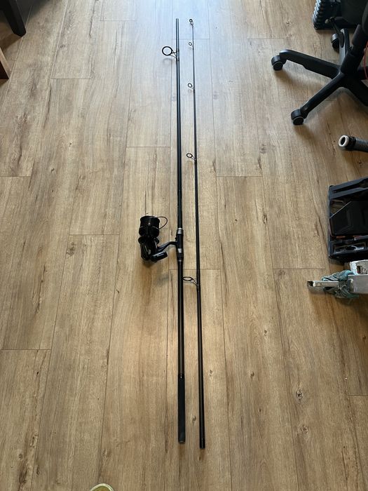 Sakana Carperus Spod 390cm 5lb plus kołowrotek york BlackFish