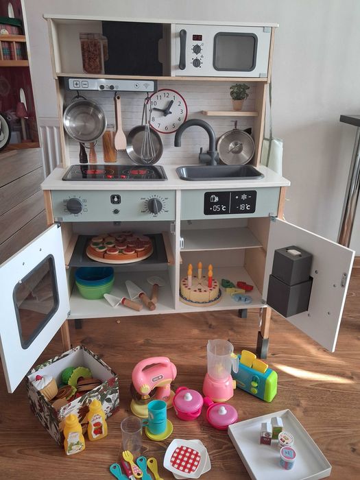 Kuchnia drewniana z akcesoriami