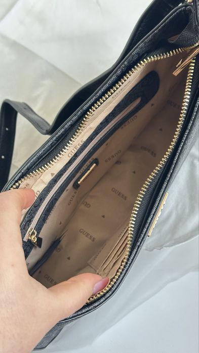 Сумка Guess в комплекті з пильником