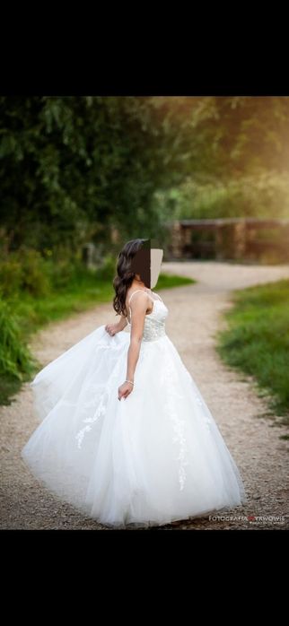 suknia ślubna z salonu Essense of Australia model 3720