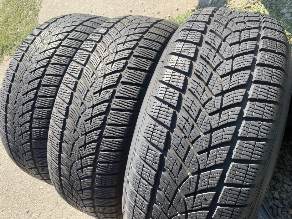 215/60/17 Goodyear 4шт