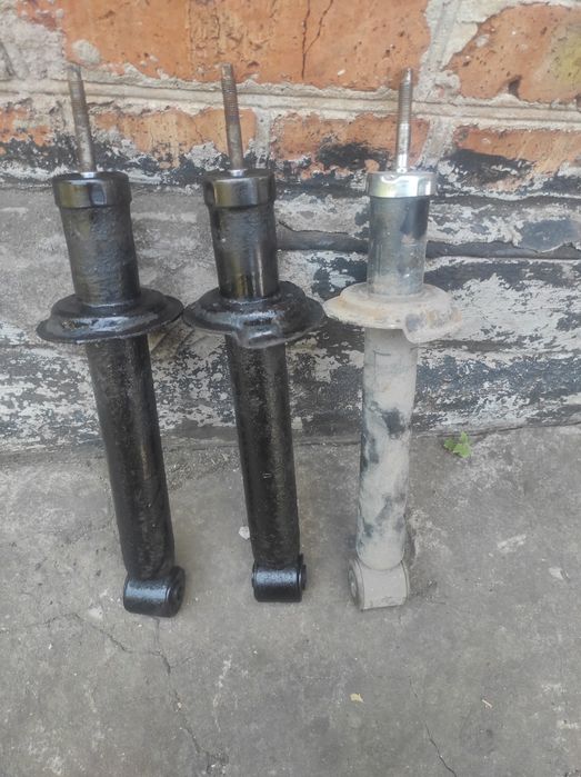 Амортизаторы стойки ВАЗ 2108 ВАЗ 2109 ВАЗ 2110 приора калина