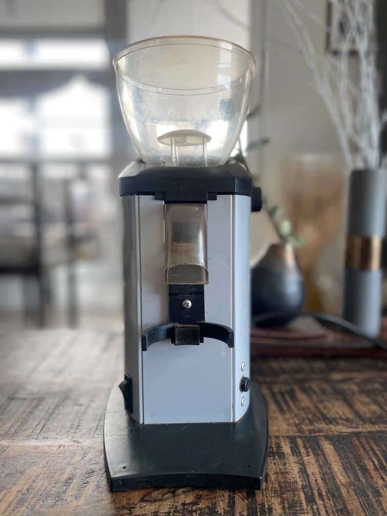 Molino Iberital Challenge automatyczny młynek do kawy