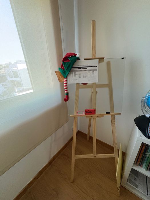 Cavalete em madeira com vidro