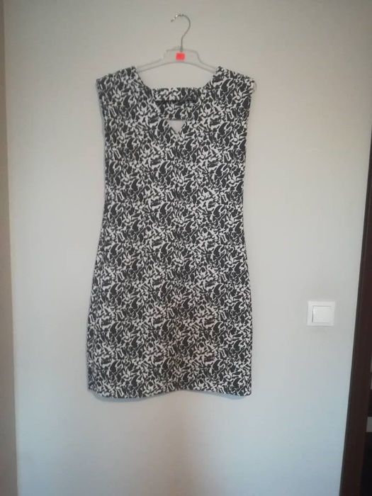 Sukienka w biało-szare wzory r. XL