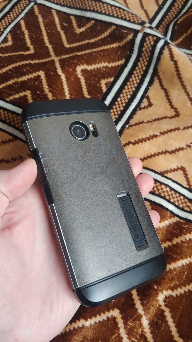 Смартфон HTC One M10 (1199 грн)
