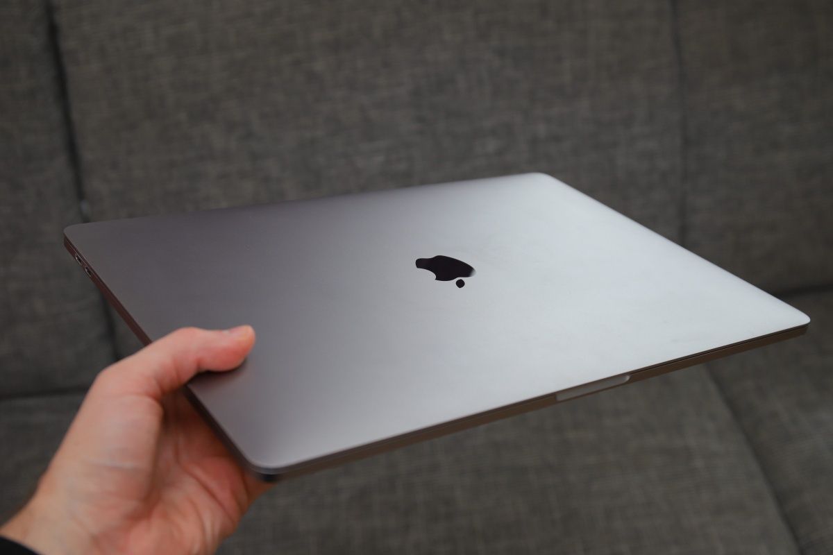 Ноутбук фотографа дизайнера MacBook Pro 15 i7/16Gb/2Tb