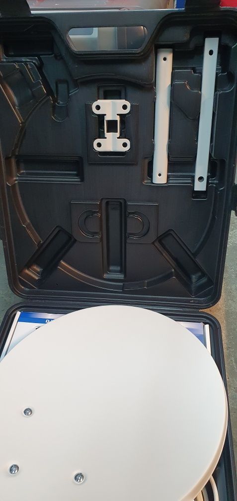 Переносний спутниковий комплект в чемодані