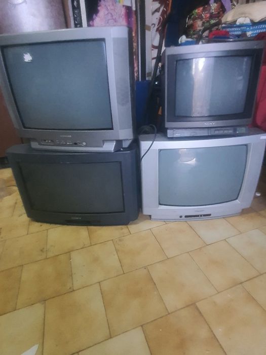 Tvs vendo tenho várias aceito ofertas  vendo as 4 ou  unidade