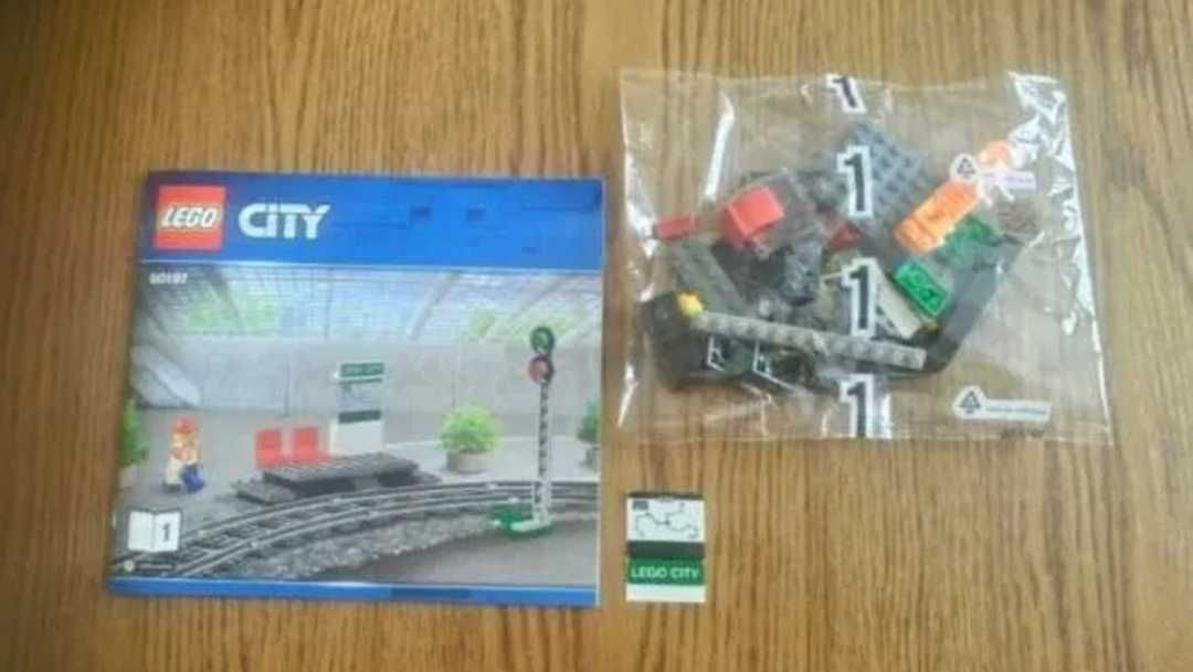 LEGO 60197 city nowy dworzec z semaforem i minifigurką