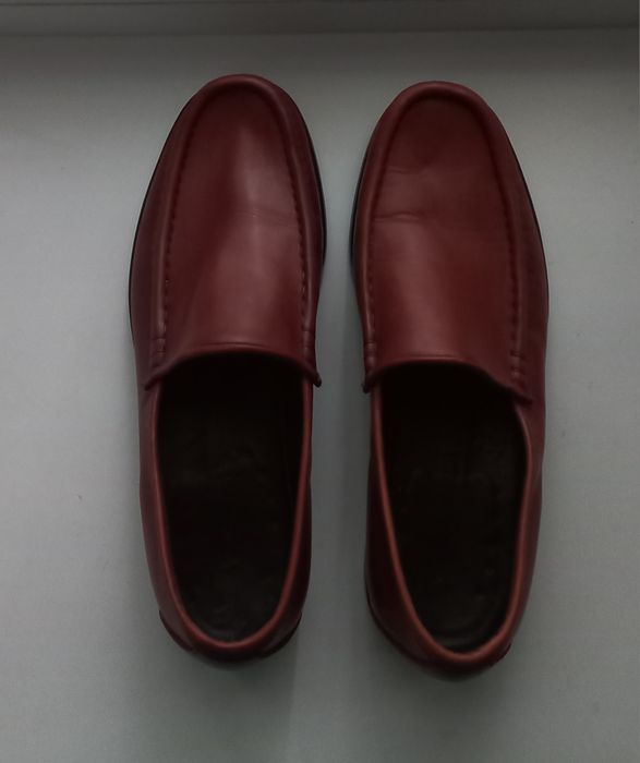 Jones Bootmaker,Британия