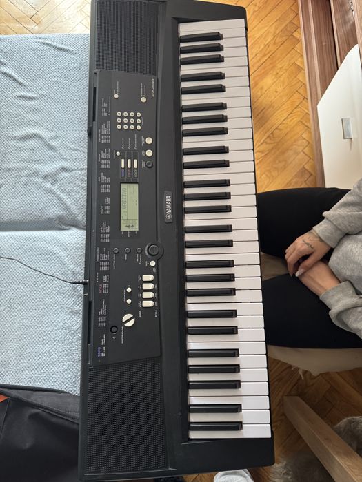 Sprzedam keyboard Yamaha PSR-220