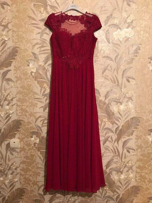 майже нова сукня для урочистої подіі 48розміру