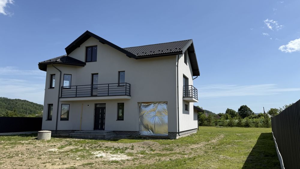 Продаж сучасного добротного будинку поблизу Богородчан