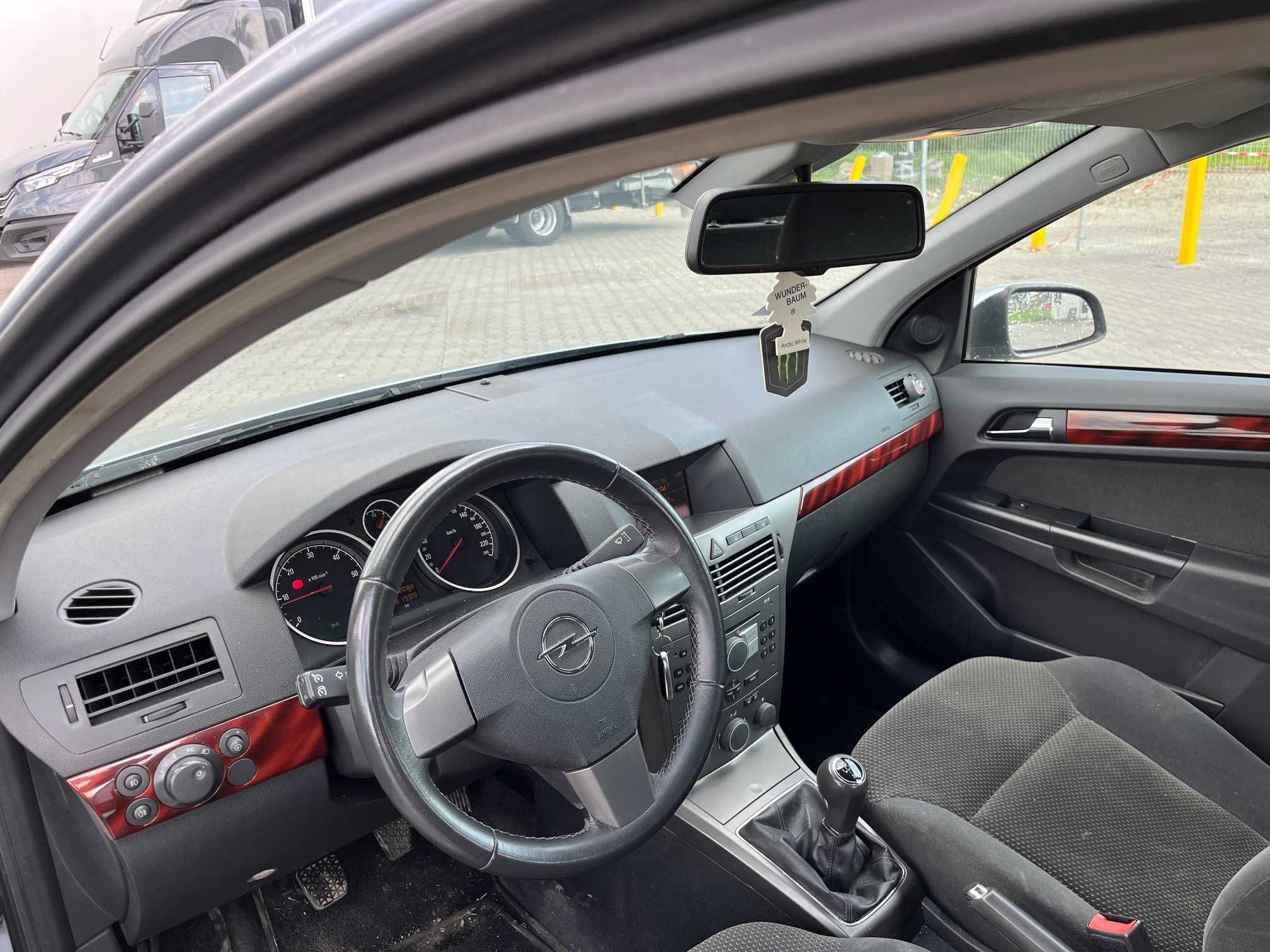 Opel Astra H  120km 1,9cdti
