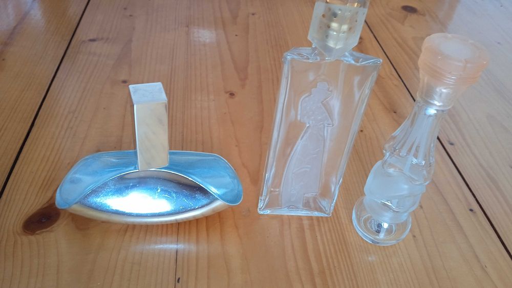 Oryginalny flakon po perfumach Euphoria. Francja.