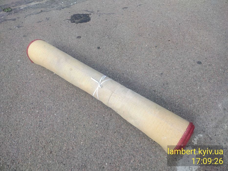 килим невеликий на підлогу