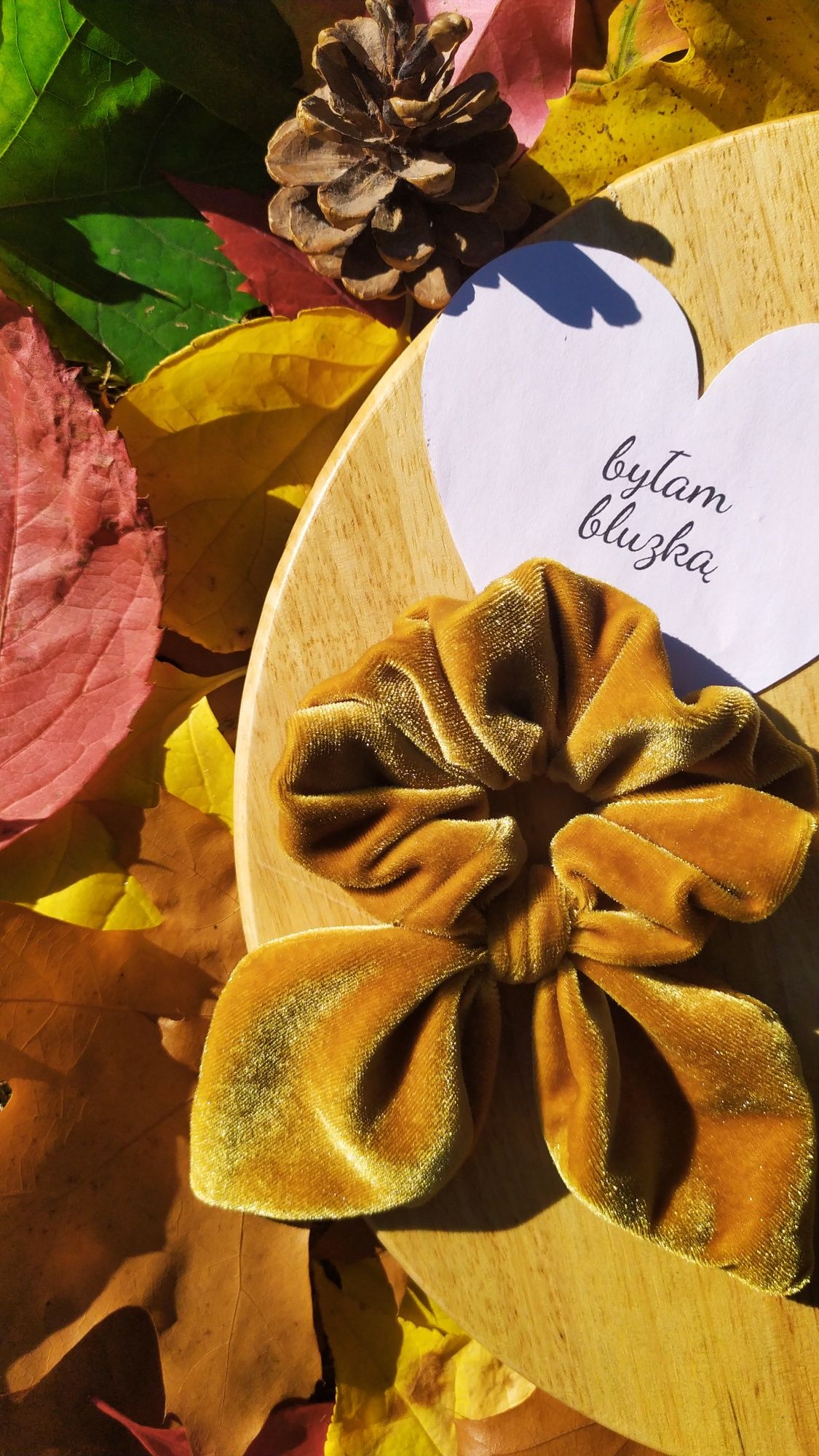 Ekologiczna gumeczka scrunchie z kokardą szyta z materiałów z odzysku