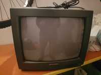 Tv pequena com suporte e comando universal.