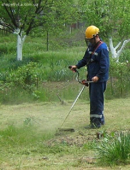Покос трави и газонов