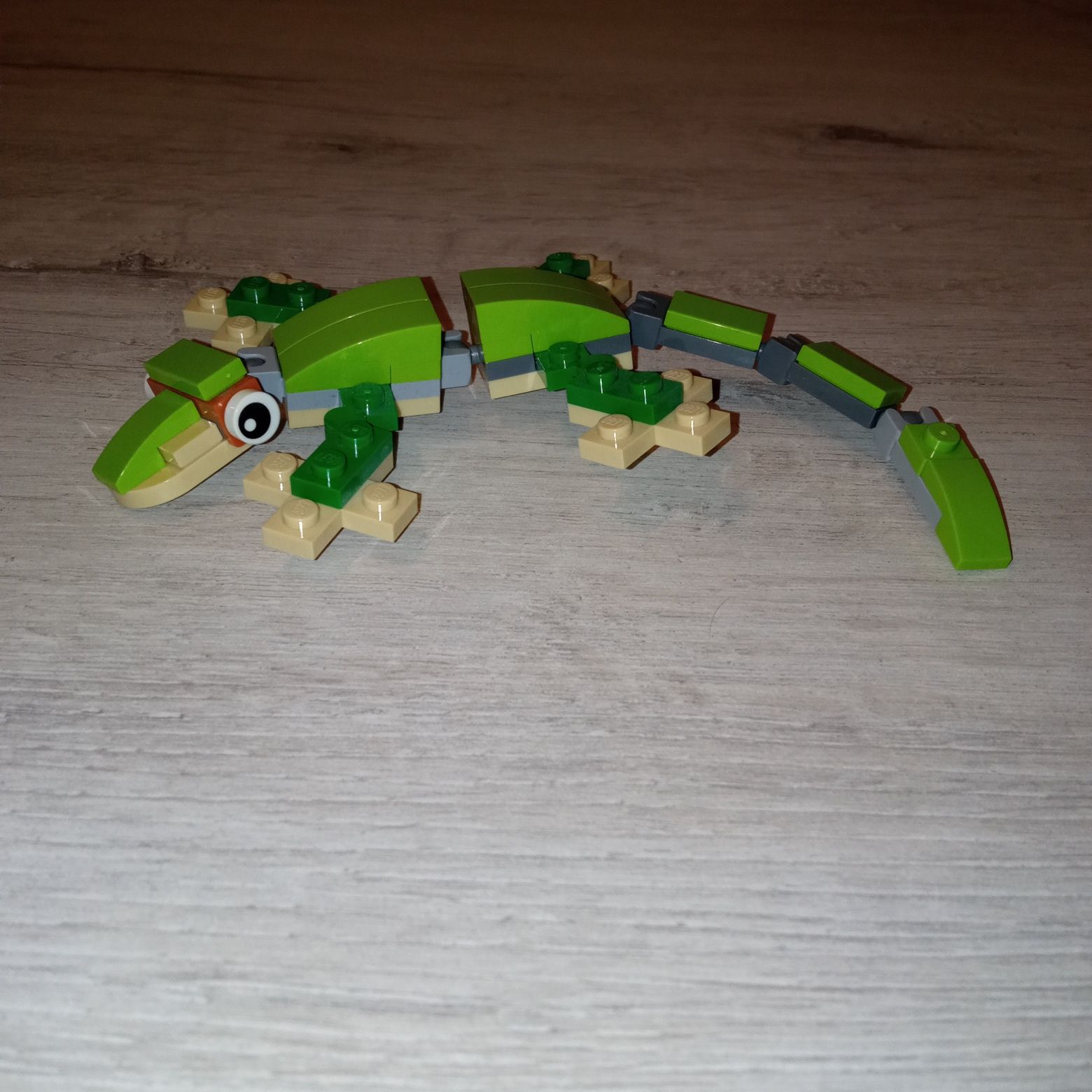 LEGO creator jaszczurka