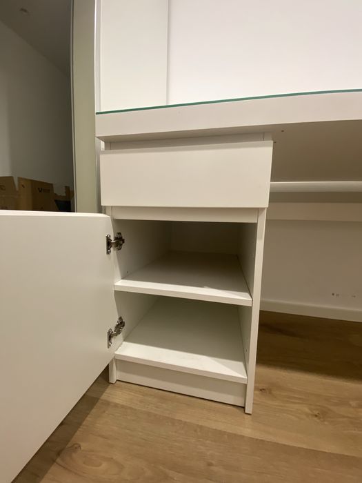 Sercretária MALM ikea + vidro na medida