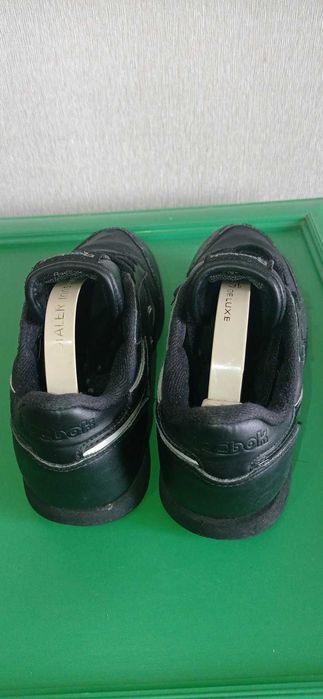 Кроссовки для девочки фирмы Reebok 34.5 размера