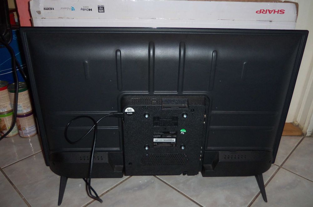 Sharp 32 cale LED, posiada DVB-T2 H.265, pilot, karton, zakup:02/2025r