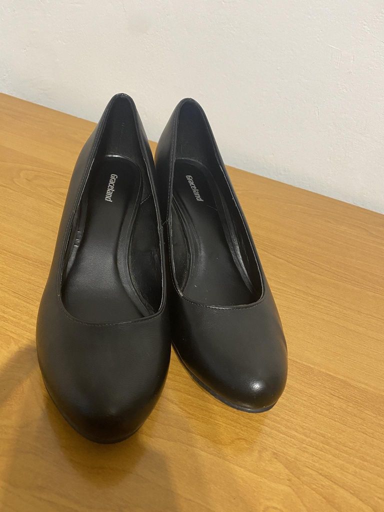 Eleganckie Buty czółenka czarne na małym obcasie na wesele, do biura