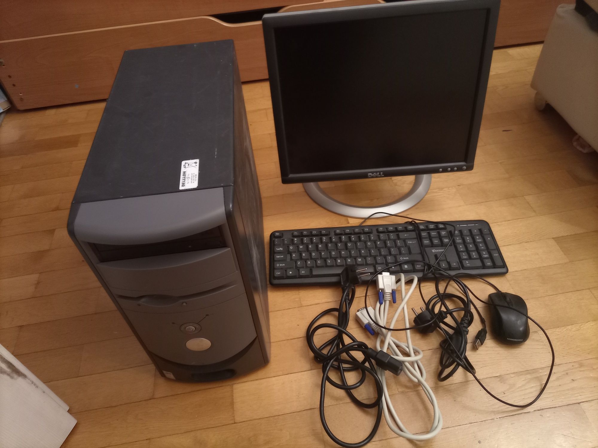 Dell Dimension 3000, systemu Windows 7, klawiatury Vakoss, myszki, mon