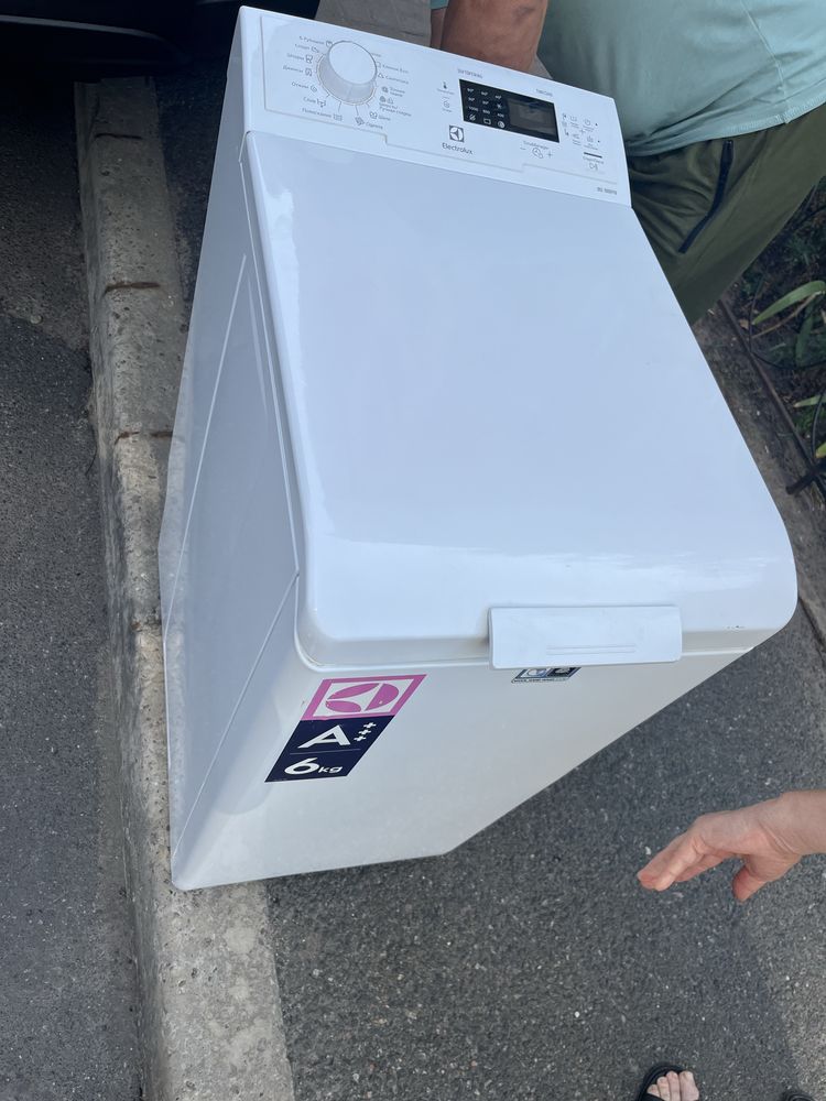 Продам пральну машинку Electrolux EWT1064ILW