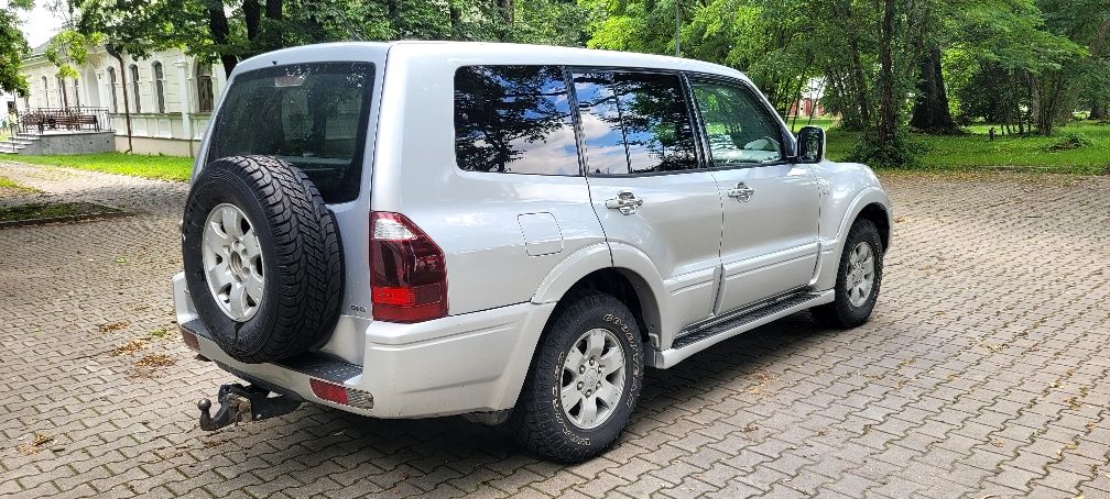 Mitsubishi Pajero 3  3.2DiD 7 osób